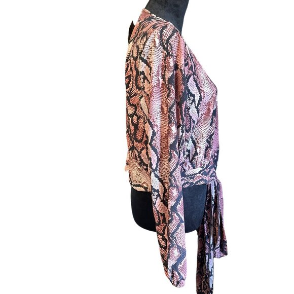 💖Fashion Nova, black and pink snake print long sleeve blouse - Picture 2 of 7